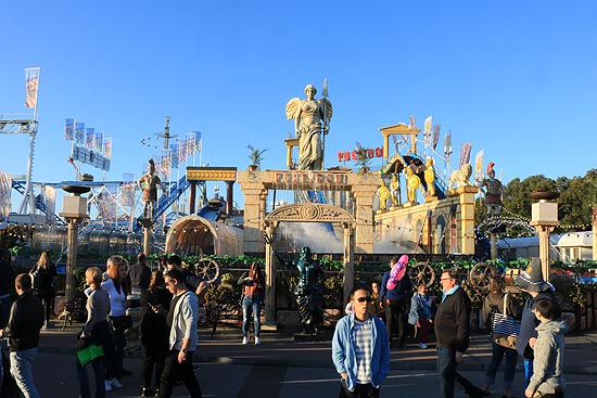 Wildwasserbahn Poseidon - Im Reich der Götter Neu auf dem Oktoberfest 2019 (©Foto: Markus Heitmann)